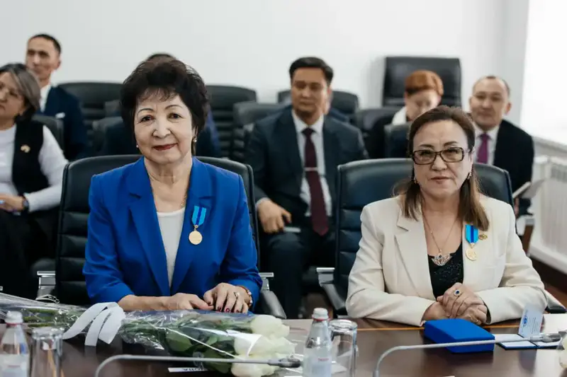 В Атырау вручили государственные награды (9)