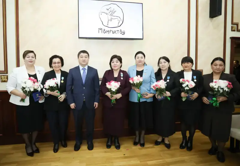 Нурдаулет Килыбай вручил государственные награды ряду тружеников (8)