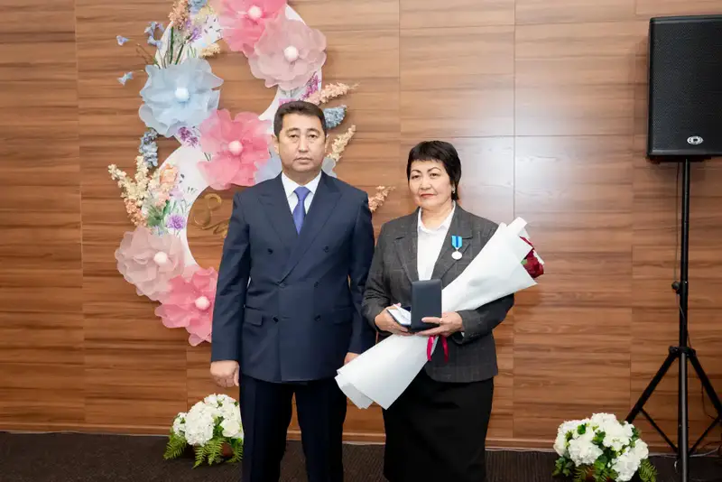 Айдарбек Сапаров отметил вклад женщин в развитие сельского хозяйства (5)