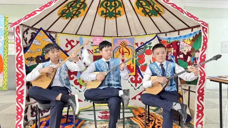 Около 10 тысяч юных домбристов Карагандинской области одновременно исполнили известные кюи (9)