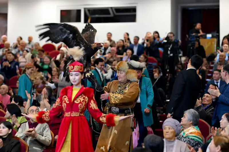 В Семее проходит республиканский командный айтыс (2)