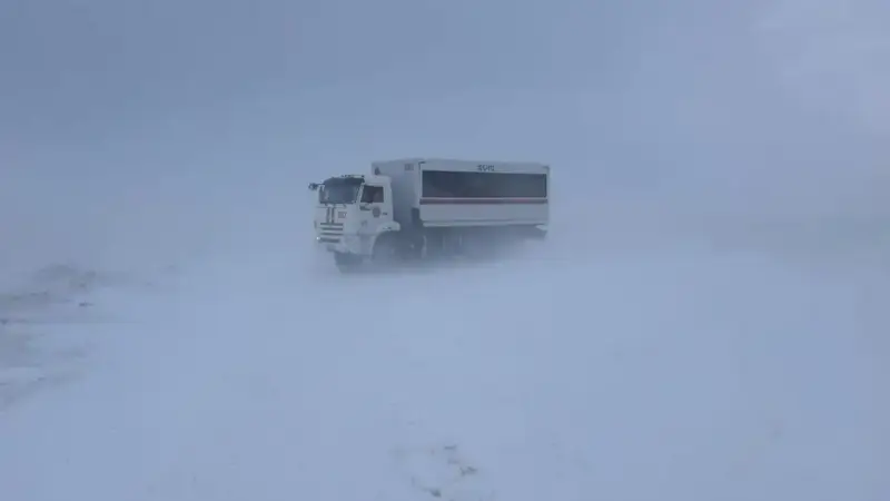 За прошедшие сутки из снежных заносов спасено и эвакуировано 760 человек (3)