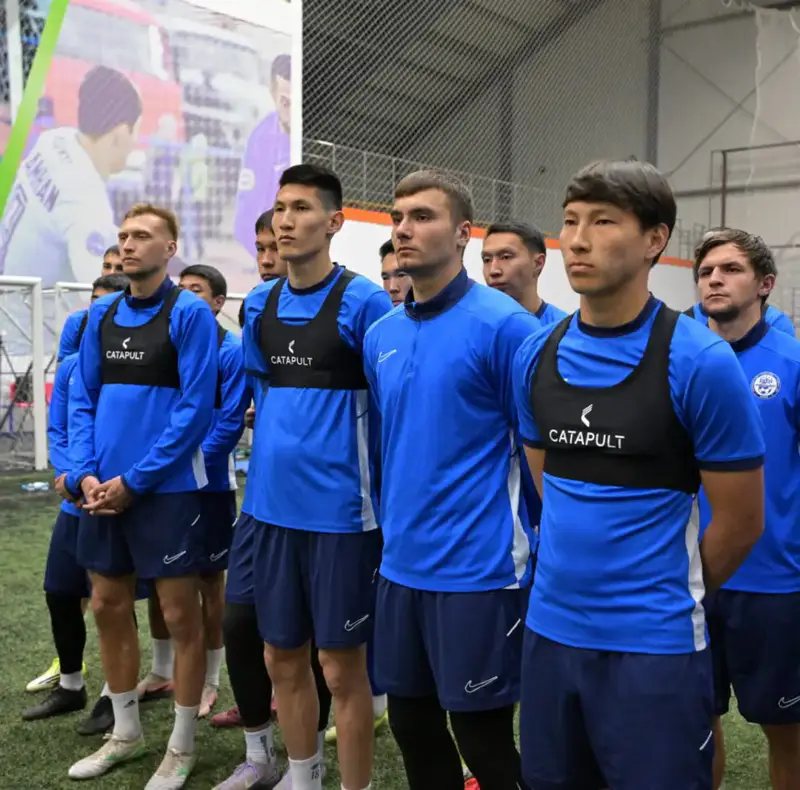 Аким области Асаин Байханов встретился с игроками и тренерским штабом ФК «Иртыш», поздравив команду с началом нового сезона в Премьер-лиге Казахстана (3)