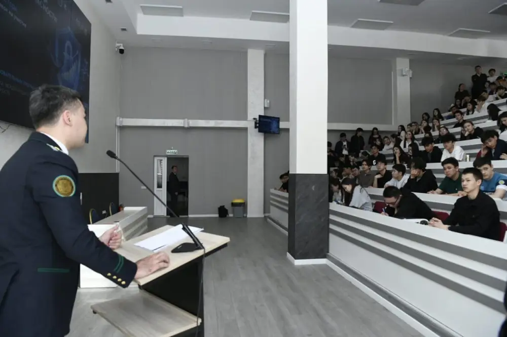 О современных угрозах в цифровой среде рассказали студентам столичного вуза (4)