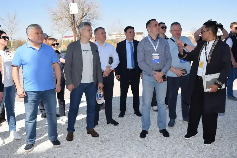 ПРЕДСТАВИТЕЛИ ЕВРАЗИЙСКОГО МЕЖПРАВИТЕЛЬСТВЕННОГО СОВЕТА ПОСЕТИЛИ ИСТОРИЧЕСКИЕ ОБЪЕКТЫ ТУРКЕСТАНА (2)