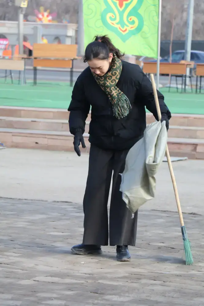 Тазару күні: в Актобе молодежь привела в порядок парки (7)