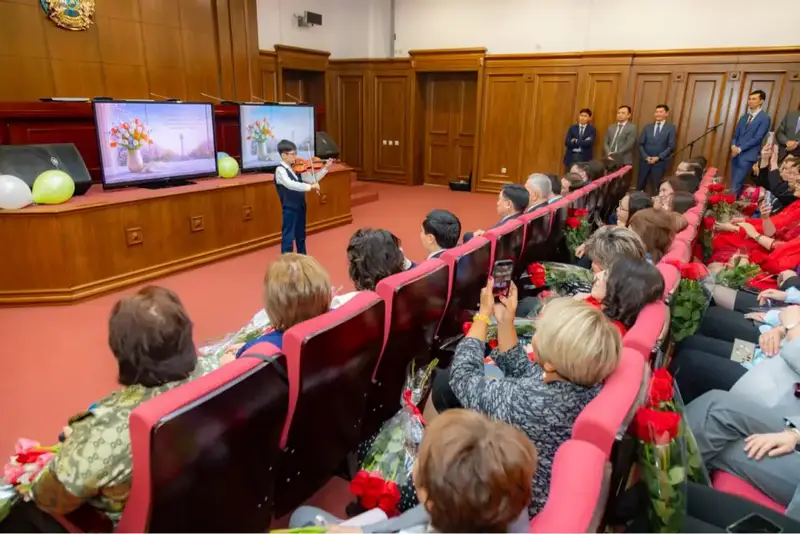 В МНЭ состоялось торжественное собрание, посвященное Международному женскому дню (7)