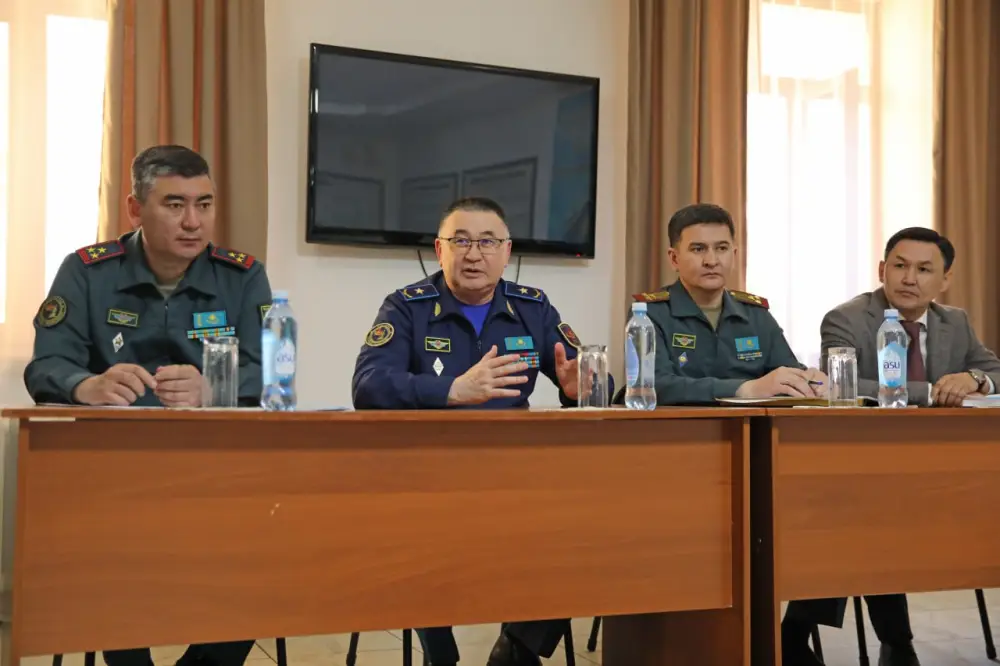 Замминистра обороны проверил условия и цифровой отбор призывников (6)