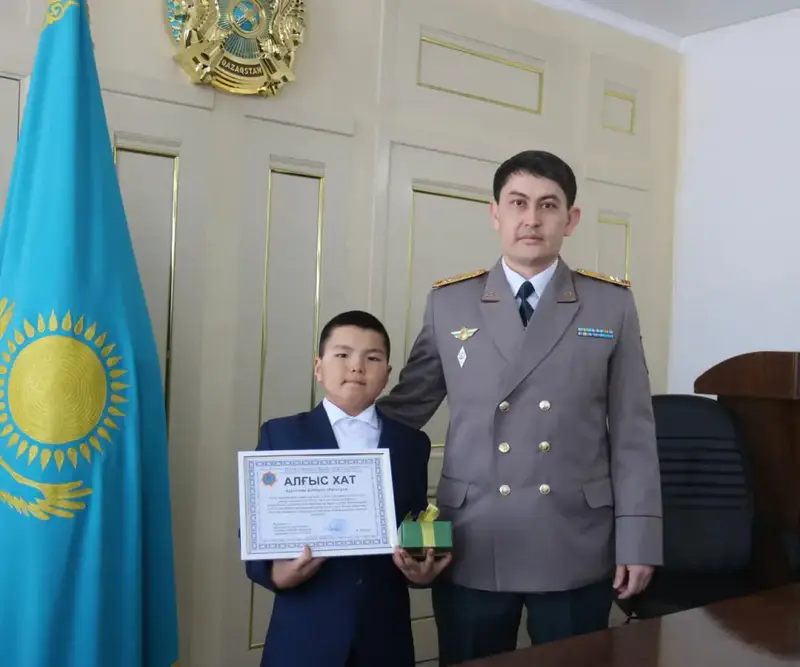 Юный герой из Сырымского района спас братьев из горящего дома (2)