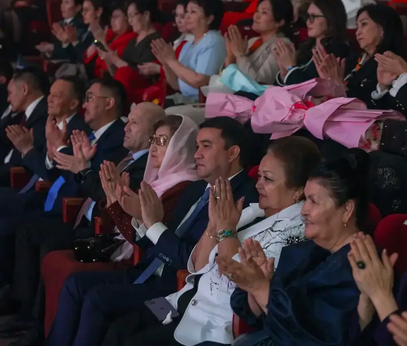 В ТУРКЕСТАНЕ ПРОШЕЛ ПРАЗДНИЧНЫЙ ВЕЧЕР "ӘЛЕМНІҢ ЖАРЫҒЫ - АНА" (9)