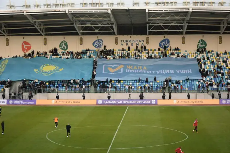 НА СТАДИОНЕ ТУРКЕСТАНА ПРОШЕЛ НАПРЯЖЕННЫЙ ФУТБОЛЬНЫЙ МАТЧ (2)