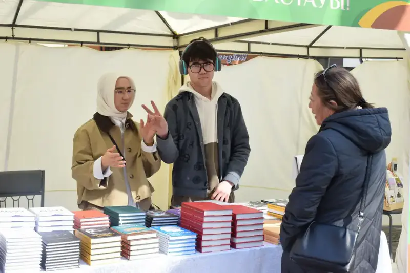 В Алматы прошел первый день книжного фестиваля KitapFest-2026 (3)