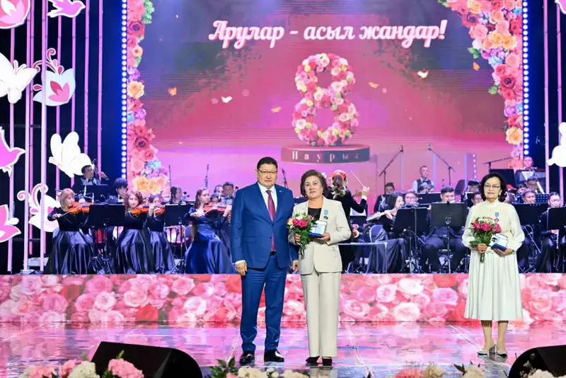 В Семее состоялось торжественное мероприятие, посвященное 8 Марта (5)