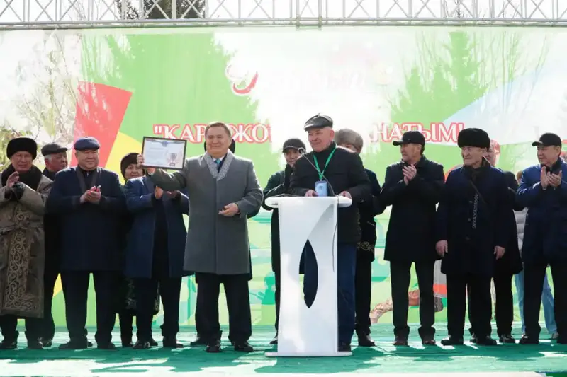 Рекордное число танцоров исполнили қара жорға в г. Кокшетау (6)