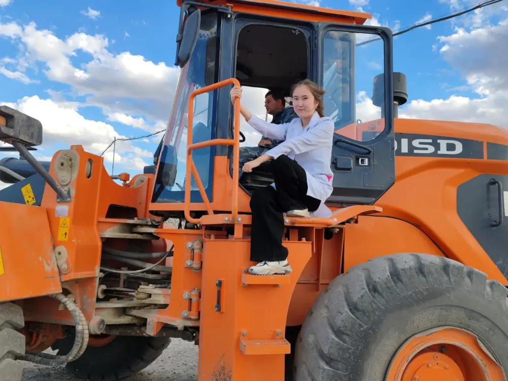 Школьница из Аягоза разработала эко-асфальт из пластиковых отходов (5)