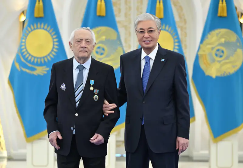 Ерванд Ильинский с наградой