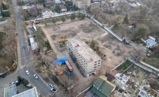 Снос детского дома 'Баганашыл': акимат объясняет действия спустя год после скандала

Сегодня в Алматы жители стали свидетелями сноса одного из зданий детского дома 'Баганашыл'. Эта новость вновь привлекла внимание к учреждению, которое оказалось в центре 