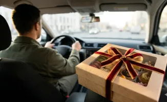 В Алматы курьер пропал с подарком на день рождения: коробка пирожных не достигла адресата