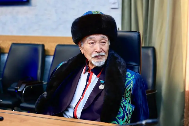 Ермаганбет Булекпаев поздравил с юбилеем заслуженного артиста Казахстана Ергали Жуниспекова (4)