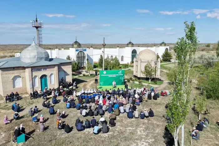 Cыр өңірінде «Тағзым орны таза болсын, рух пен тазалық – егіз ұғым» атты жалпыхалықтық тазалық акциясы өтті (3)
