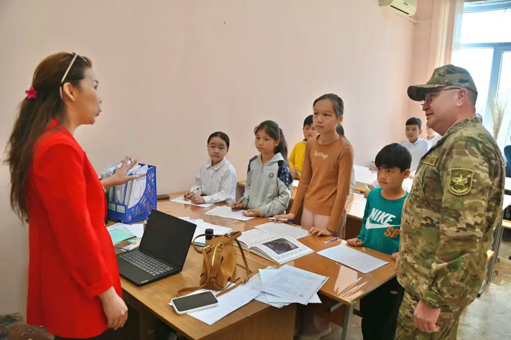 В Гвардейском гарнизоне в рамках акции «Таза Қазақстан» высадят 500 деревьев (2)