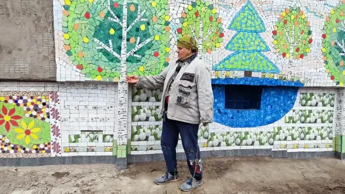 Дом, где живёт сказка: карагандинка украшает стены мозаикой (3)