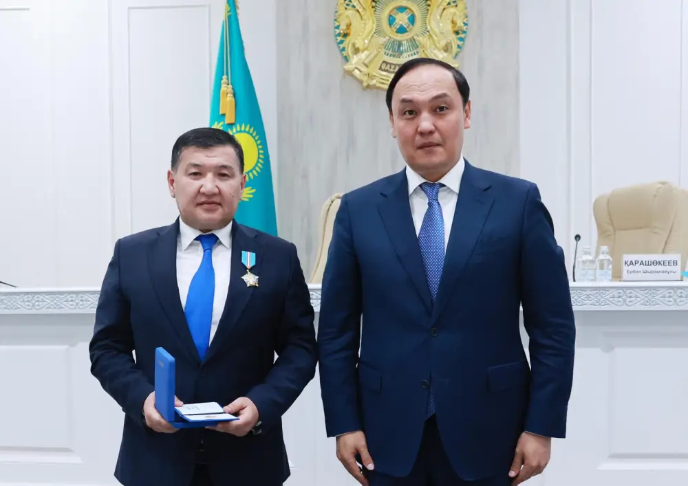 Ербол Карашукеев принял участие в очередной сессии областного маслихата (5)