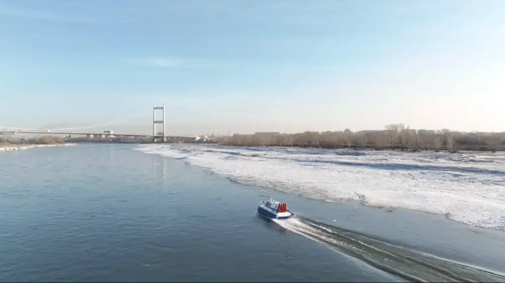 На льду спасено 40 человек (9)