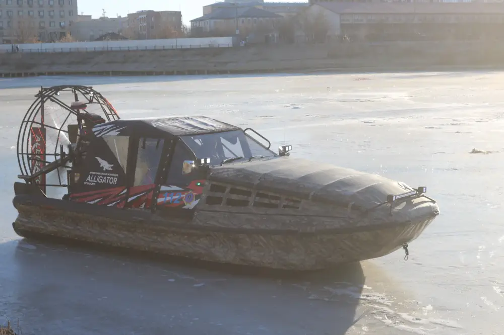 На льду спасено 40 человек (8)