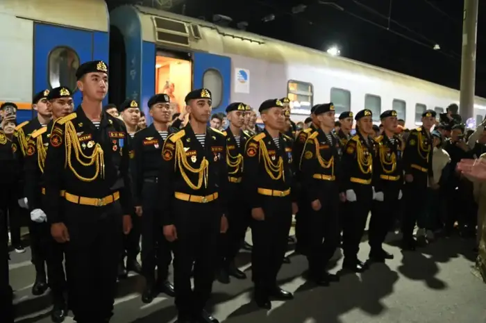 В Шымкенте торжественно встретили морских пехотинцев, служивших в Актау (4)