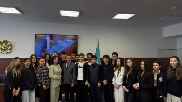 Роль и значение новой Конституции Казахстана обсудили в Астане со студенческой молодежью (2)