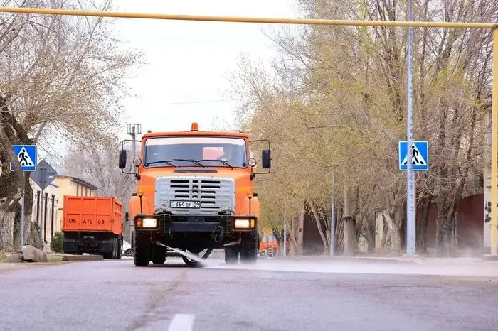 Всё и сразу: в Караганде тестируют новый формат уборки улиц (6)