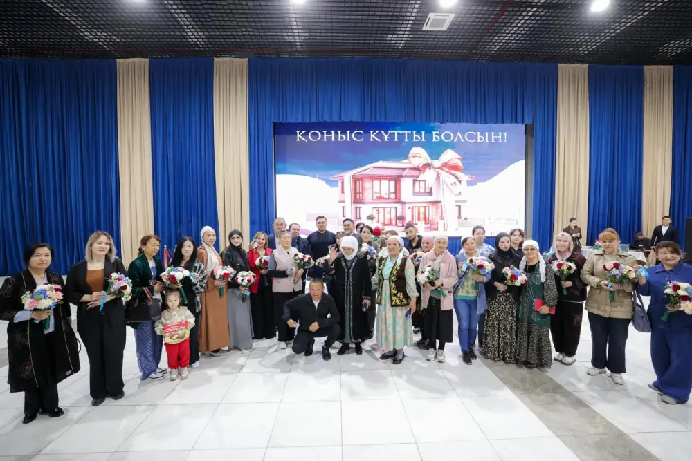 В ШЫМКЕНТЕ КЛЮЧИ ОТ КВАРТИР ПОЛУЧИЛИ НОВЫЕ СЕМЬИ ИЗ ЧИСЛА ОЧЕРЕДНИКОВ (8)