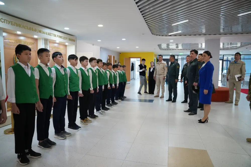 Свыше тысячи школьников Кызылорды стали участниками масштабной патриотической акции (5)