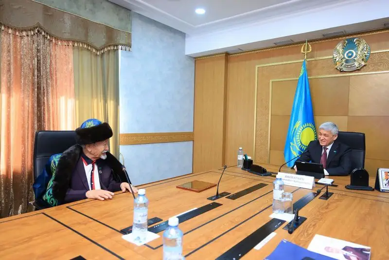 Ермаганбет Булекпаев поздравил с юбилеем заслуженного артиста Казахстана Ергали Жуниспекова (5)