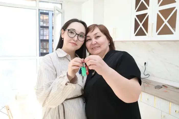МОЛОДЫЕ УЧЕНЫЕ ЗАСЕЛИЛИСЬ В КВАРТИРЫ, ВРУЧЕННЫЕ ПРЕЗИДЕНТОМ (10)