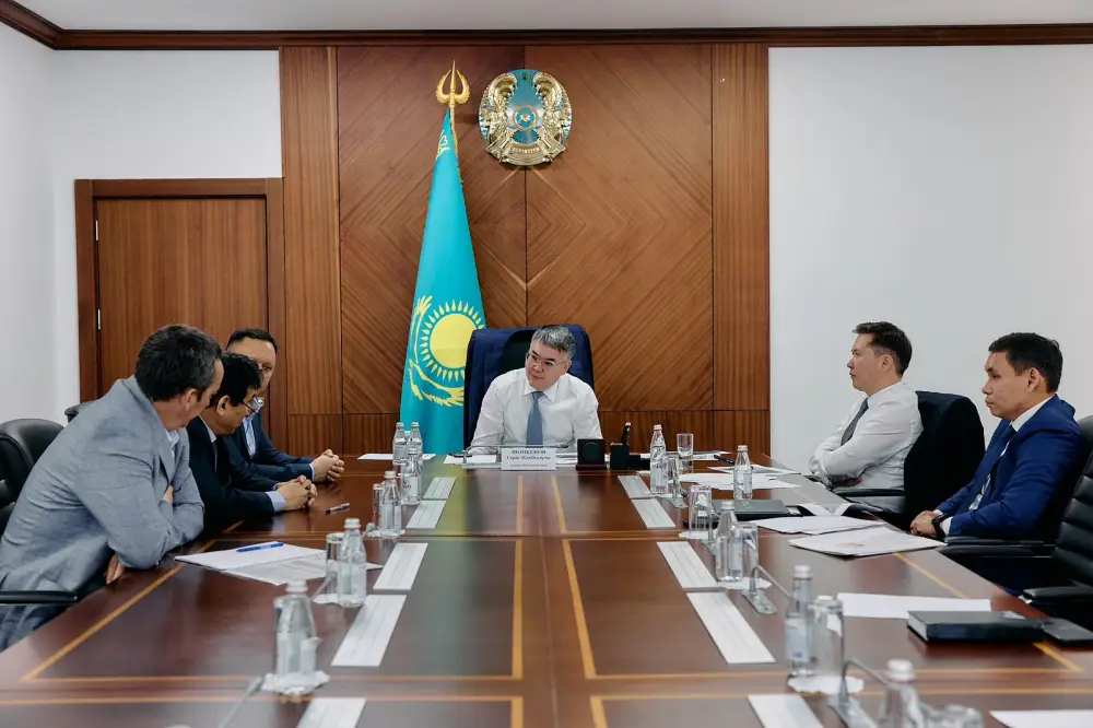 В Атырау обсудили научные подходы к сдерживанию пыльных бурь (7)