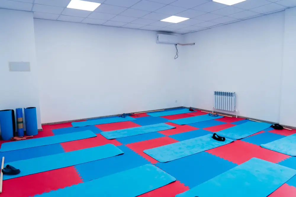 Серик Шапкенов ознакомился с новым зданием центра активного долголетия в Атырау (5)