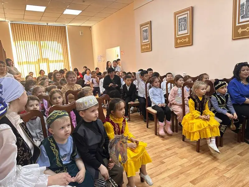 В библиотеке Караганды стартовали встречи детей с казахстанскими издателями (3)