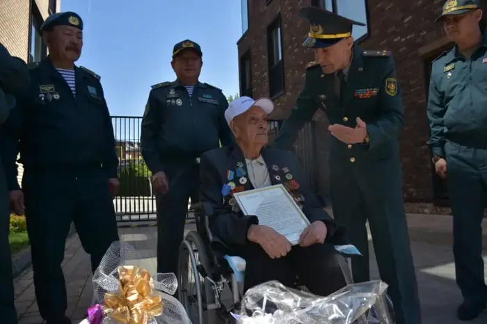 В Алматы поздравили ветерана Великой Отечественной войны со 101-летием (2)