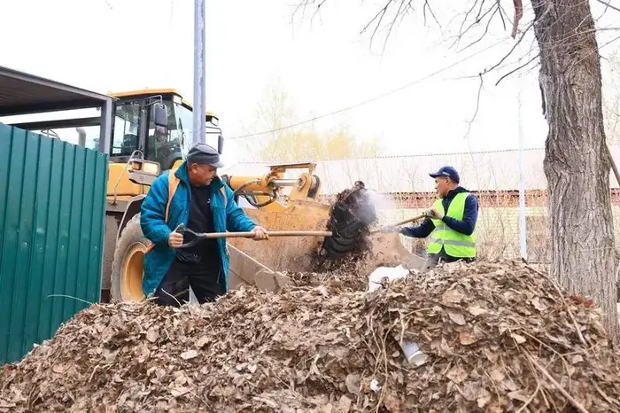 Всё и сразу: в Караганде тестируют новый формат уборки улиц (9)