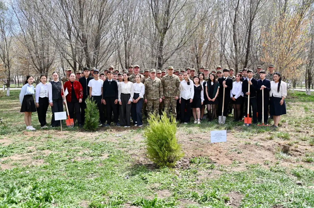 В Гвардейском гарнизоне в рамках акции «Таза Қазақстан» высадят 500 деревьев (3)