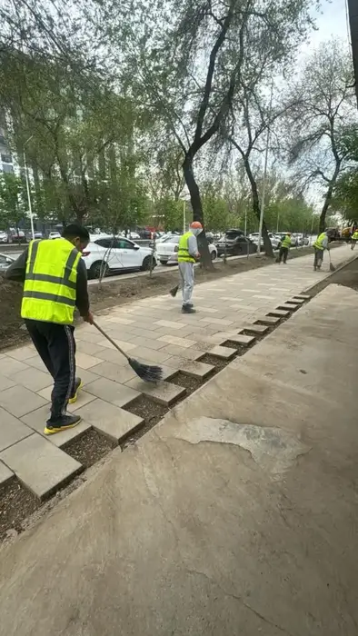 «Таза Қазақстан»: строительные компании Алматы приняли участие в субботнике (5)