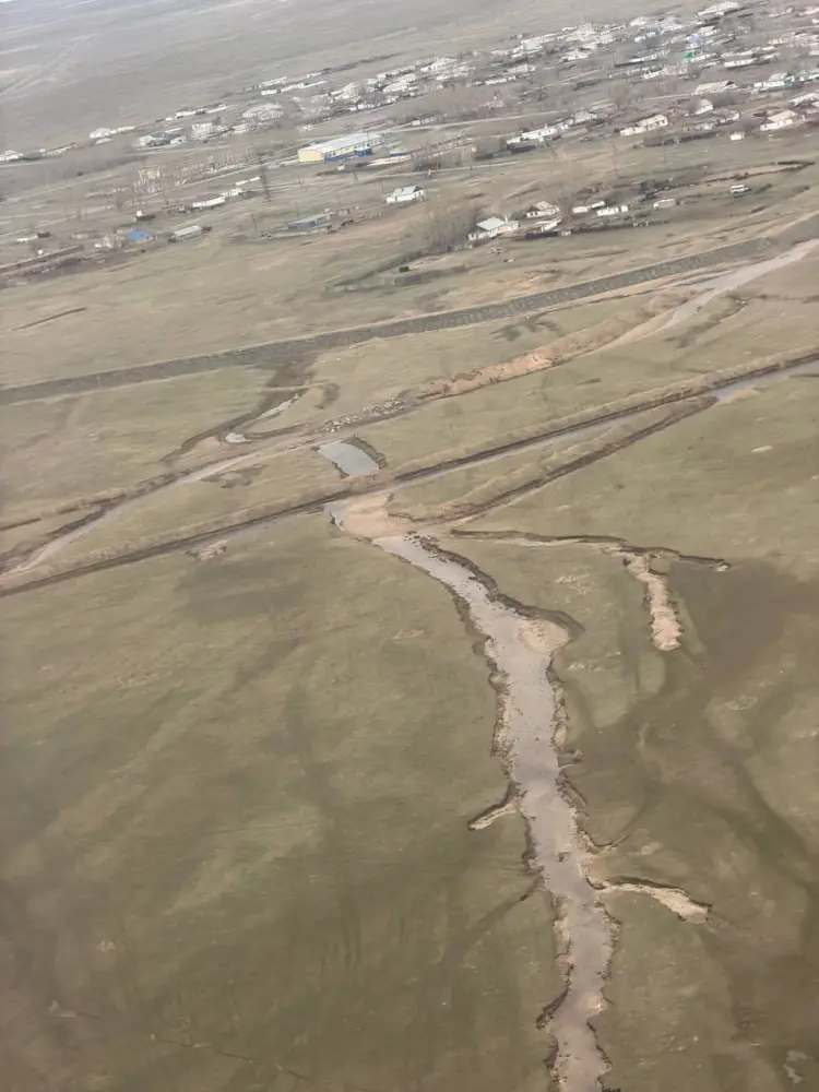 Аким области Асаин Байханов совершил облет Баянаульского района, ознакомился с ходом сброса воды с водохранилищ «Акжар» и «Каратока» Карагандинской области, а также оценил состояние лиманов (2)