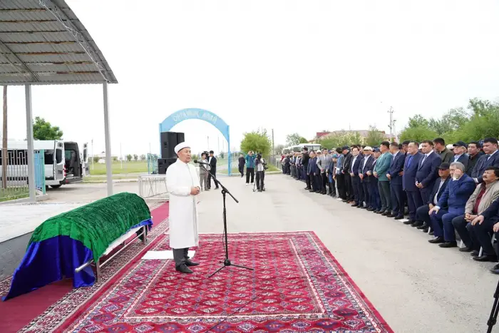В ТУРКЕСТАНСКОЙ ОБЛАСТИ ПРОВОДИЛИ В ПОСЛЕДНИЙ ПУТЬ ПРОСЛАВЛЕННОГО ПОЭТА, НАЦИОНАЛЬНОГО ДЕЯТЕЛЯ МУХТАРА ШАХАНОВА (3)