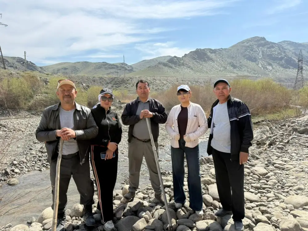 «7 OZEN»: в Жетісу прошла масштабная уборка береговой линии озера Аксу (3)