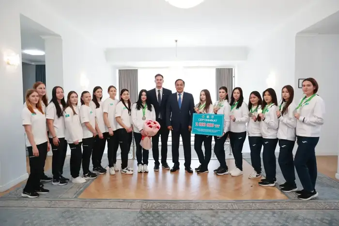 Ербол Карашукеев встретился с жамбылскими ватерполистами (10)