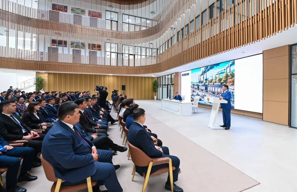 Проведена встреча с молодыми госслужащими (4)