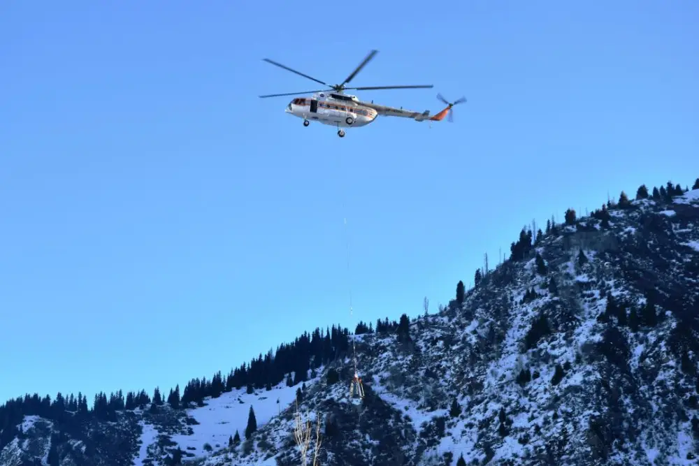 Авиация МЧС: каждый вылет – спасенная жизнь (6)