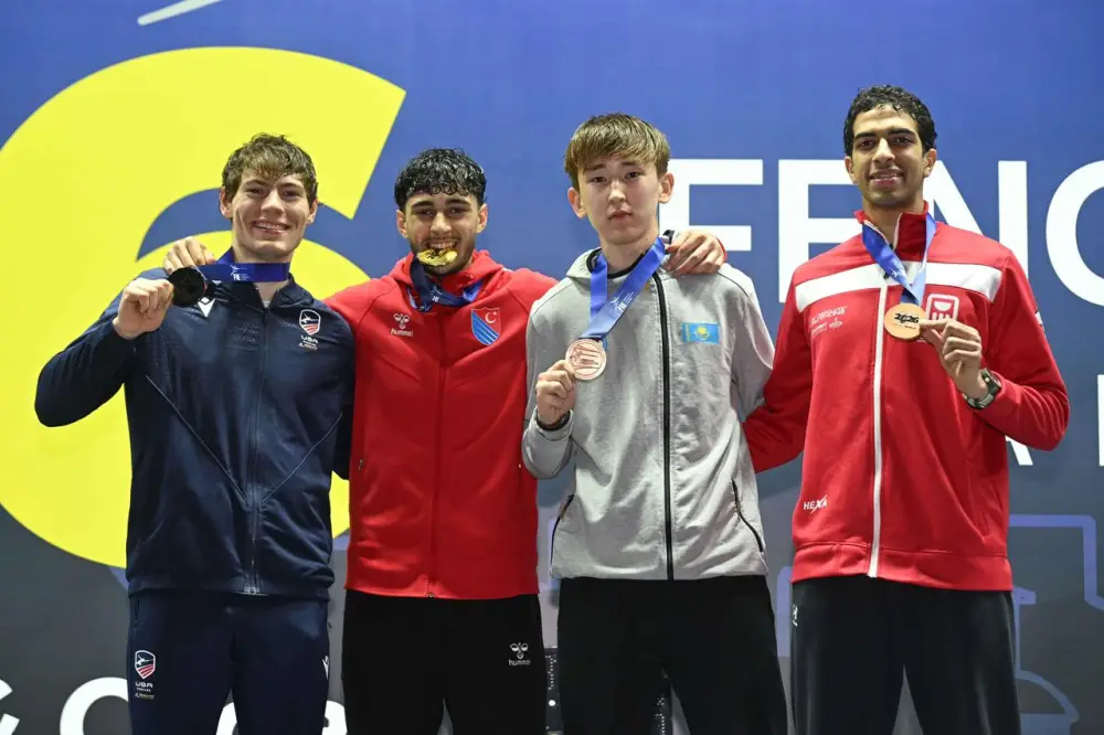 Алматинский спортсмен завоевал историческую медаль на чемпионате мира по фехтованию (3)